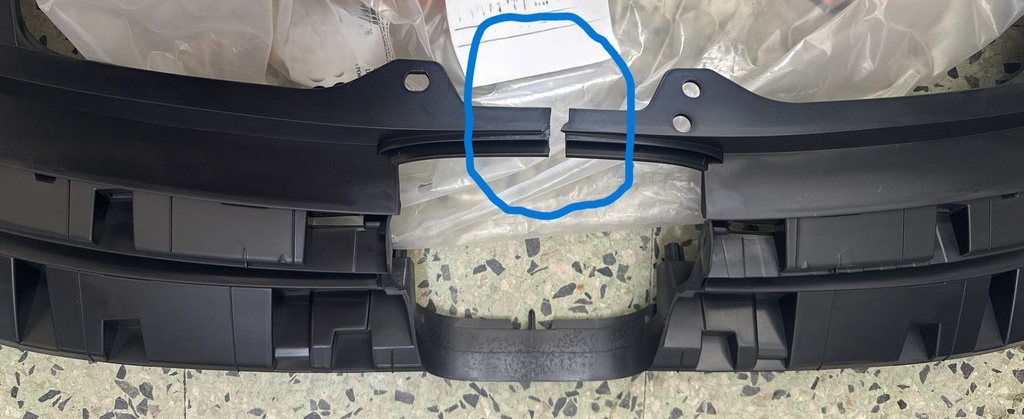 Grille assy HONDA CR-V 2015-2016: Upper DAMAGE