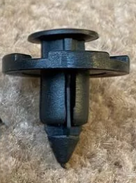 [9542T] Universal Clips retainer push